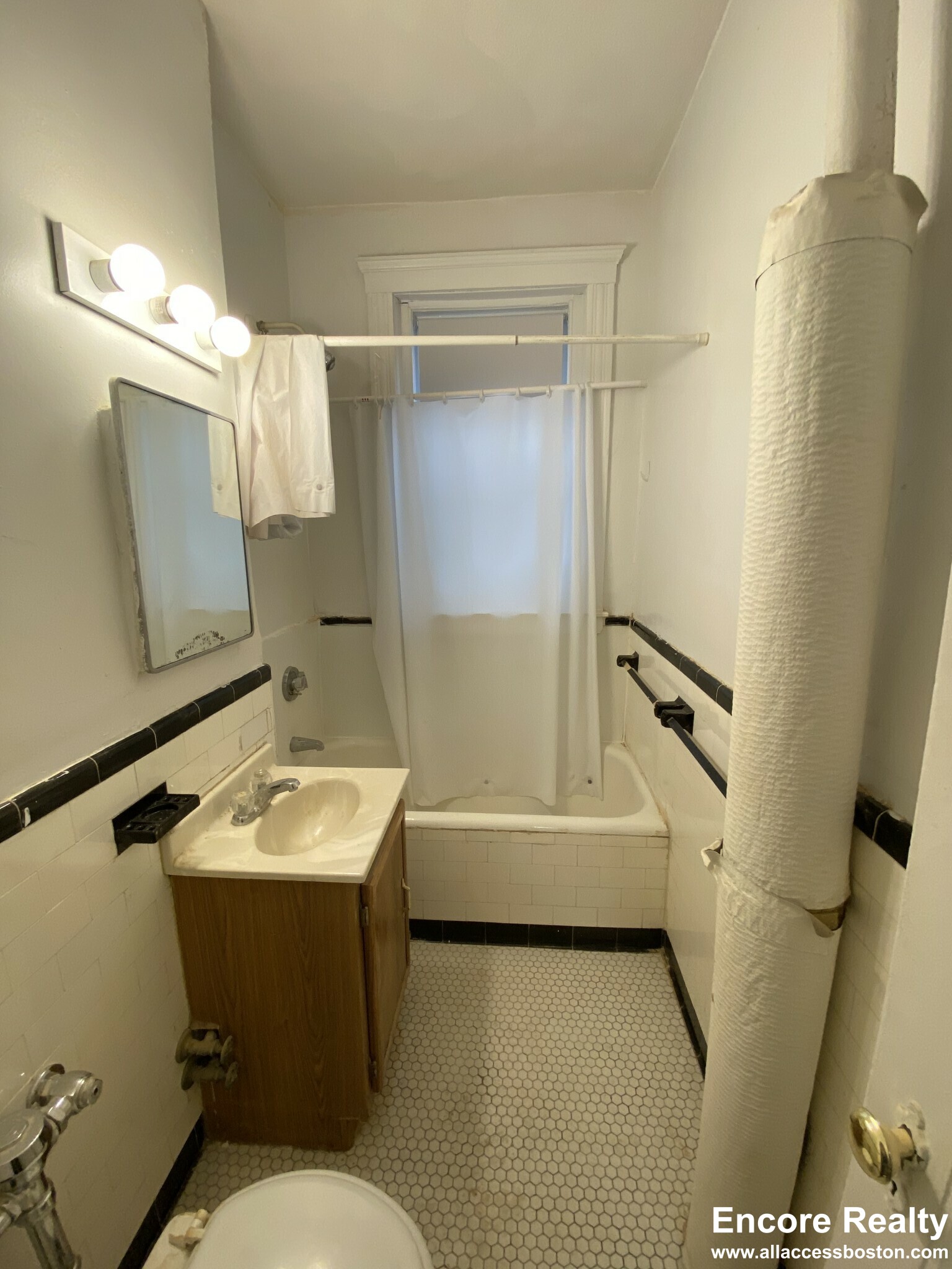 1687 Commonwealth Ave, Brighton