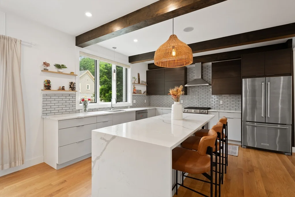65 Lancaster Rd, Arlington