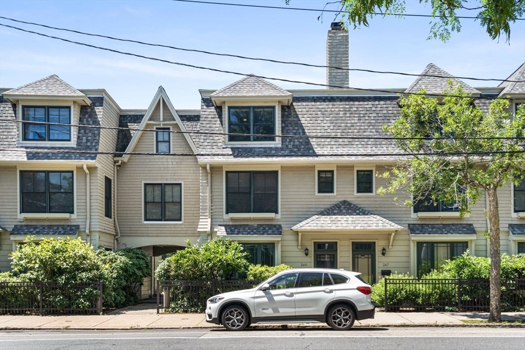 249 Cypress St, Brookline