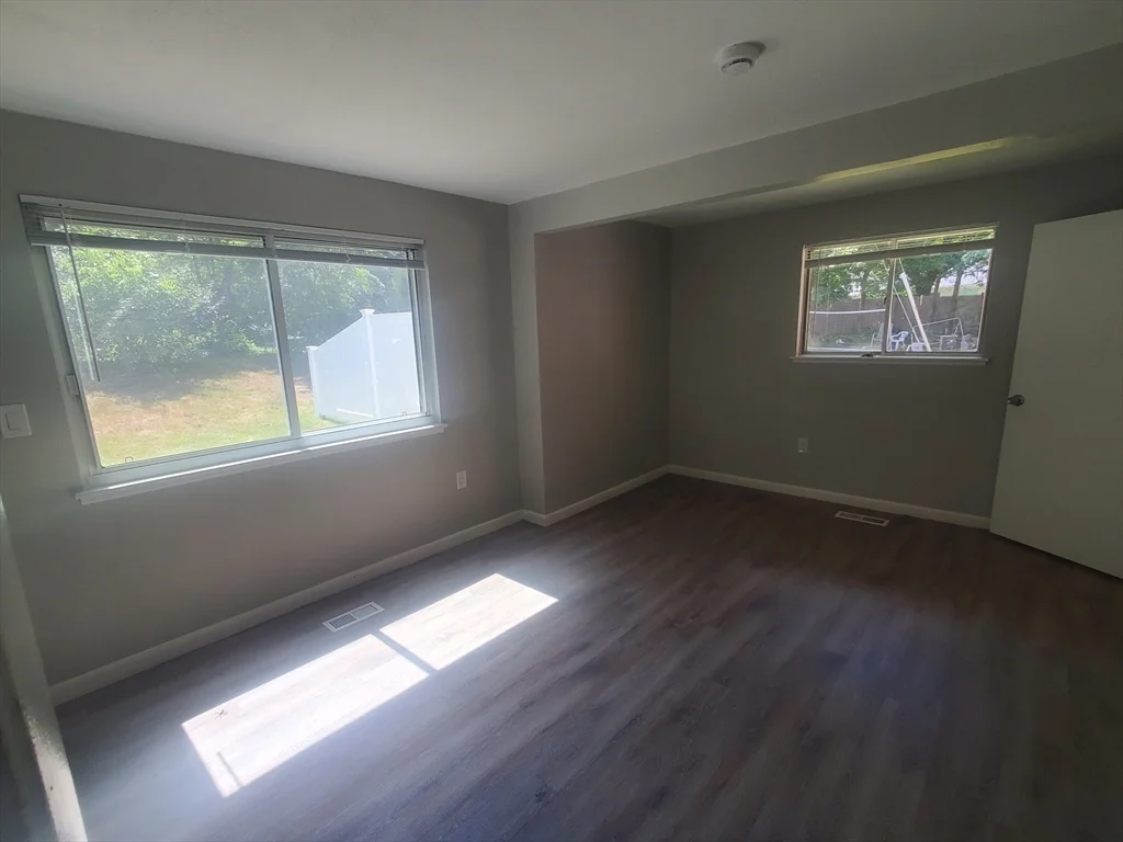 55 David Ter, Norwood