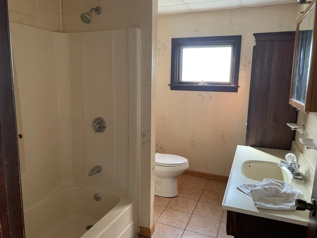 355 Field St, Fall River