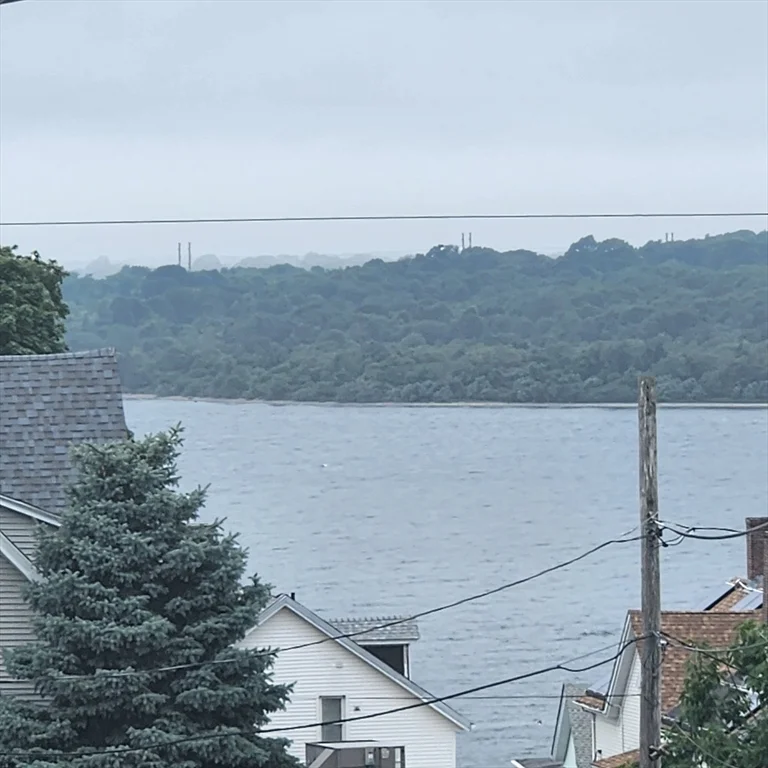 60 Prospect St, Fall River