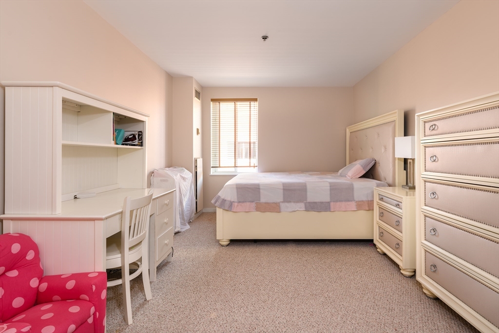 950 Massachusetts Ave, Riverside