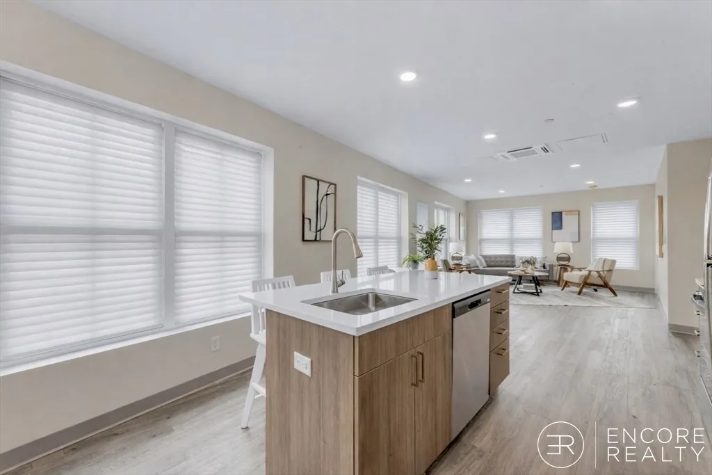 375 Cummins Highway, Roslindale