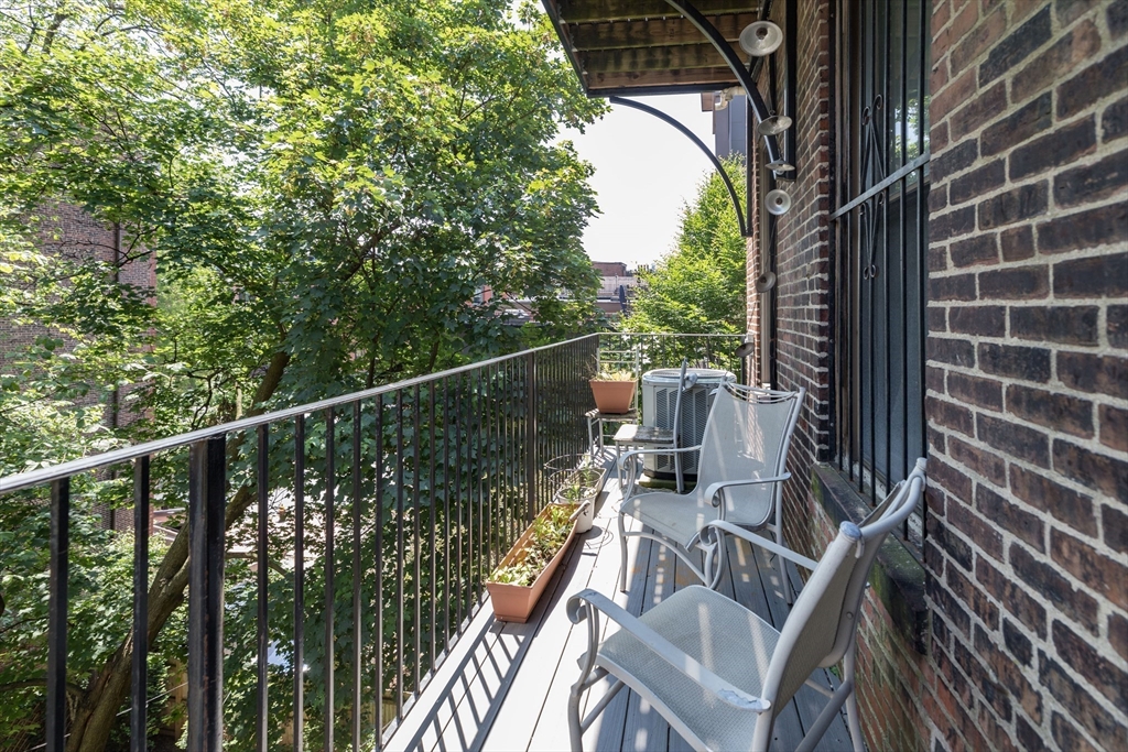 1662 Washington, South End