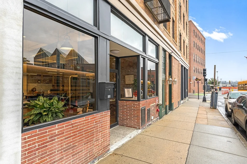 464 Hanover St, Waterfront