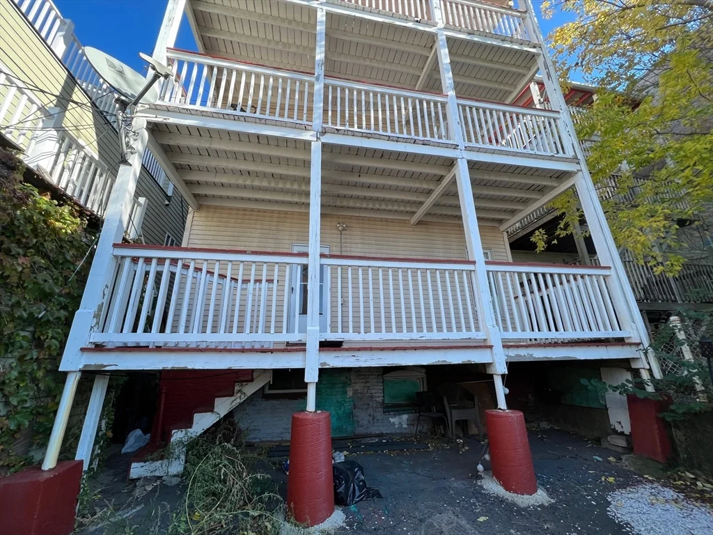 288 Meridian St, East Boston