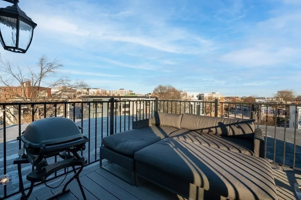 5 Mohawk St, South Boston