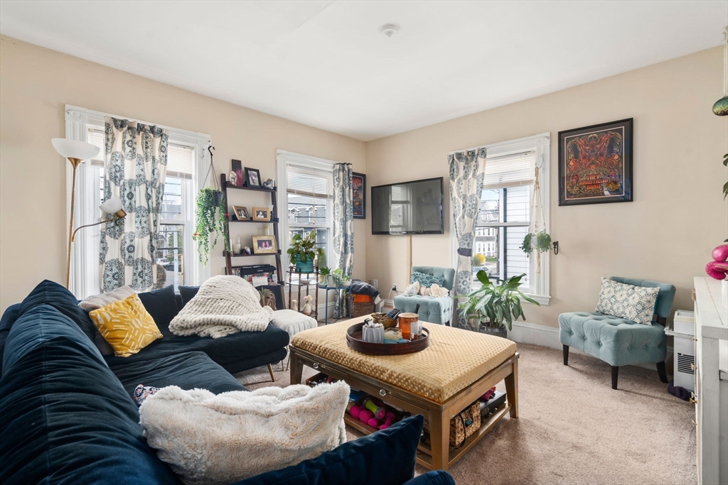 232 River St, Waltham