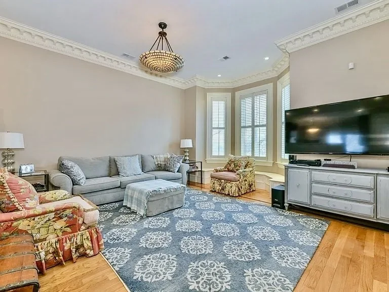 61 M, South Boston