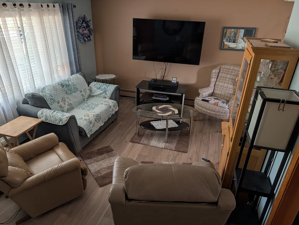 10 Sherwood Ln, Raynham