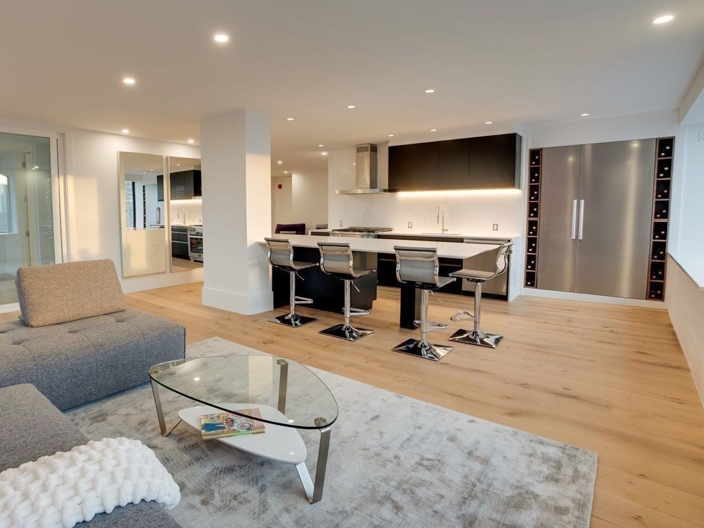 65 E India Row, Waterfront