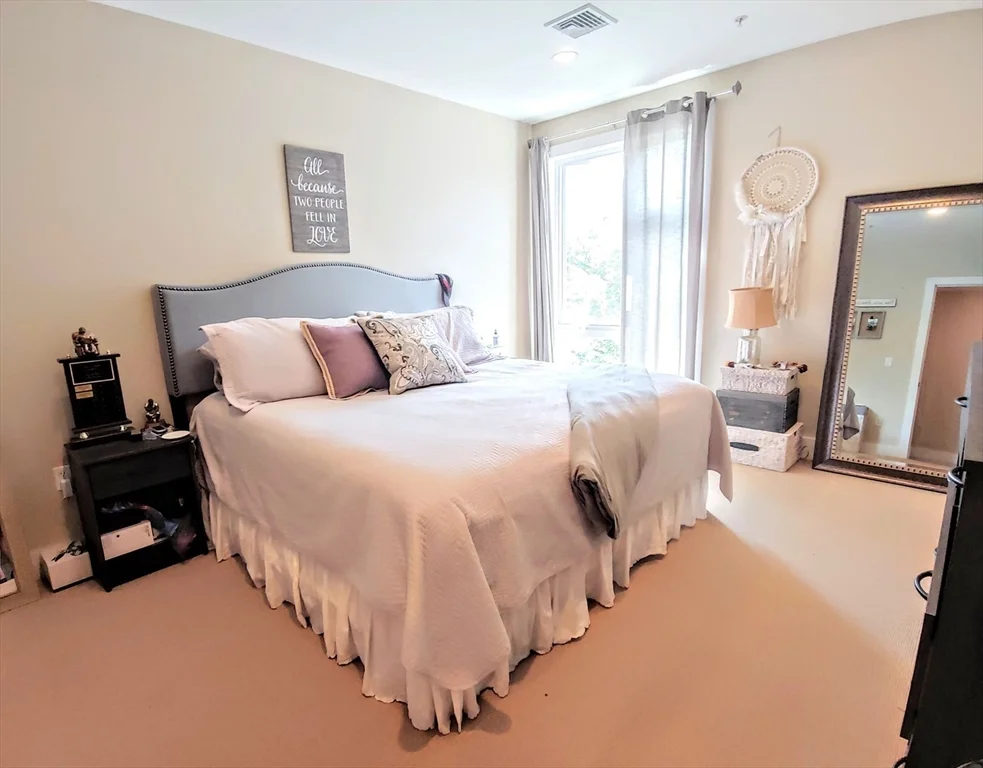 533 Cambridge St, Oak Square