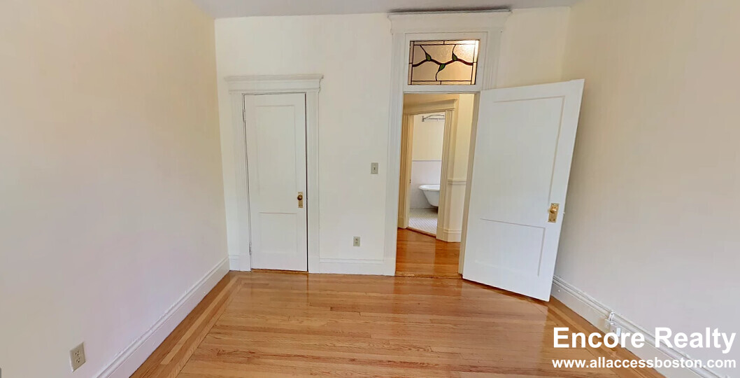 20 Queensberry St, Fenway