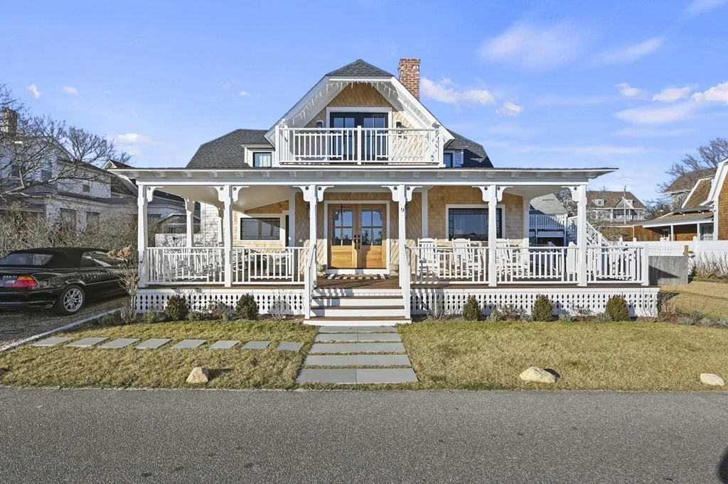 9 Tuckernuck Ave, Oak Bluffs