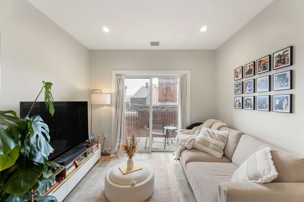 1457 Tremont St, Mission Hill