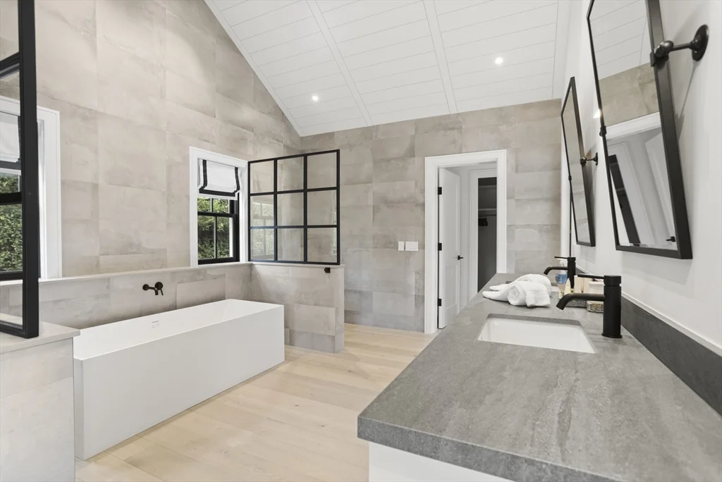 3 Old Mill Ct, Nantucket