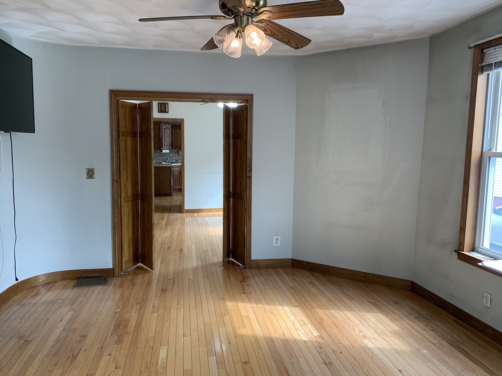 686 East 7th St, South Boston