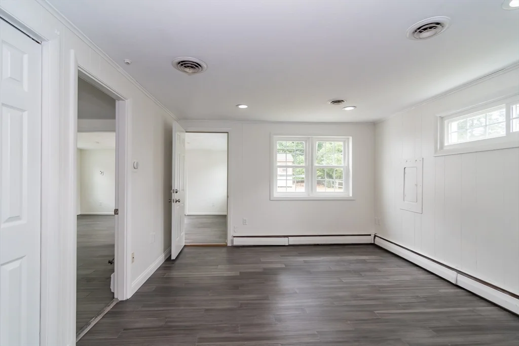 22 Wethersfield Rd, Natick