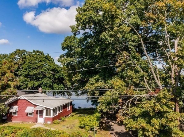 37 Hiawatha Ave, Waltham