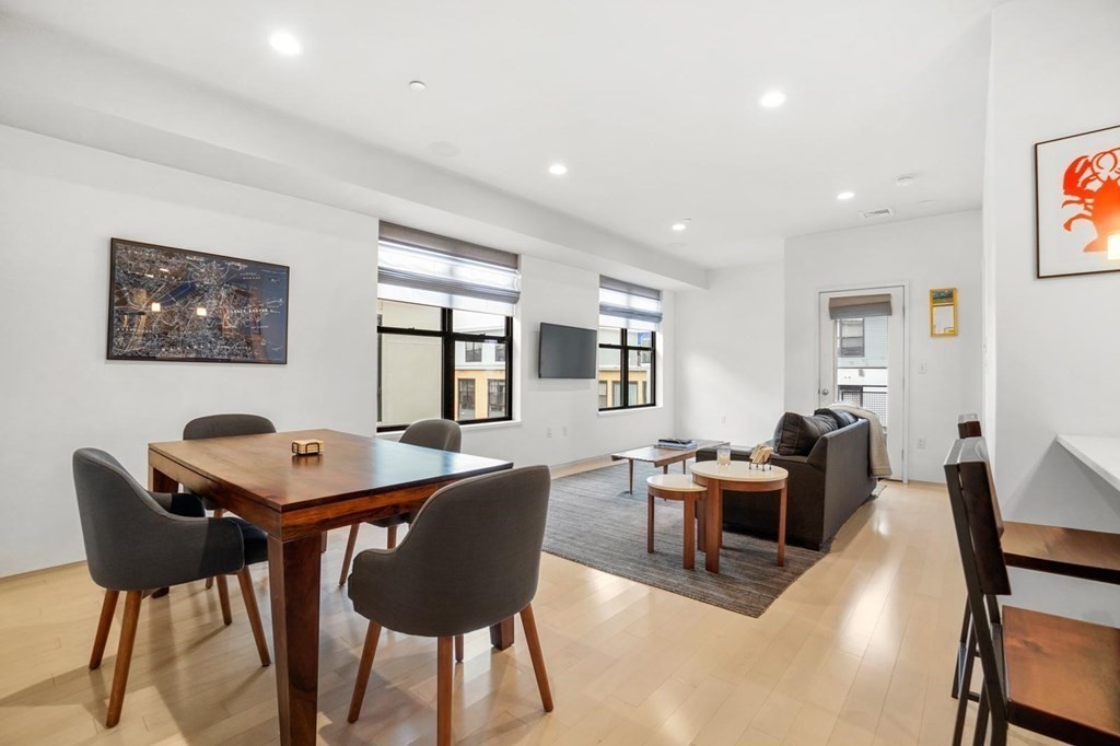 345 D St, South Boston