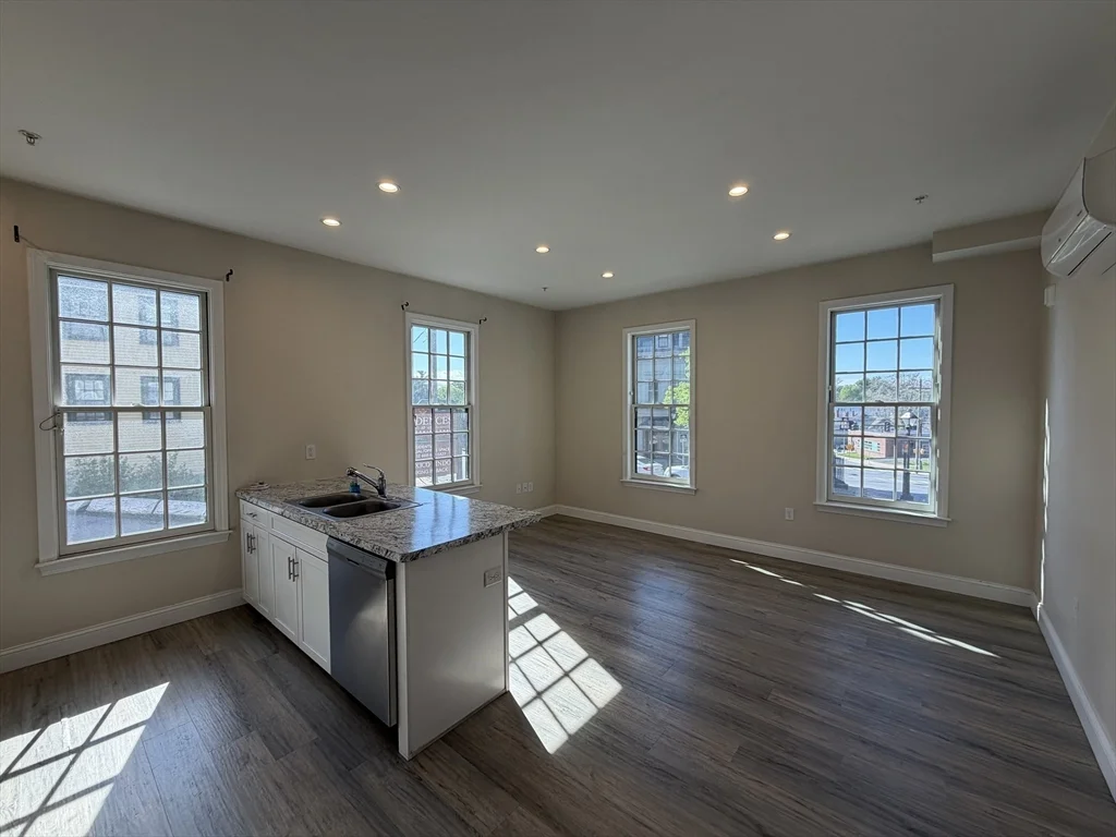 275 Broadway St, Methuen