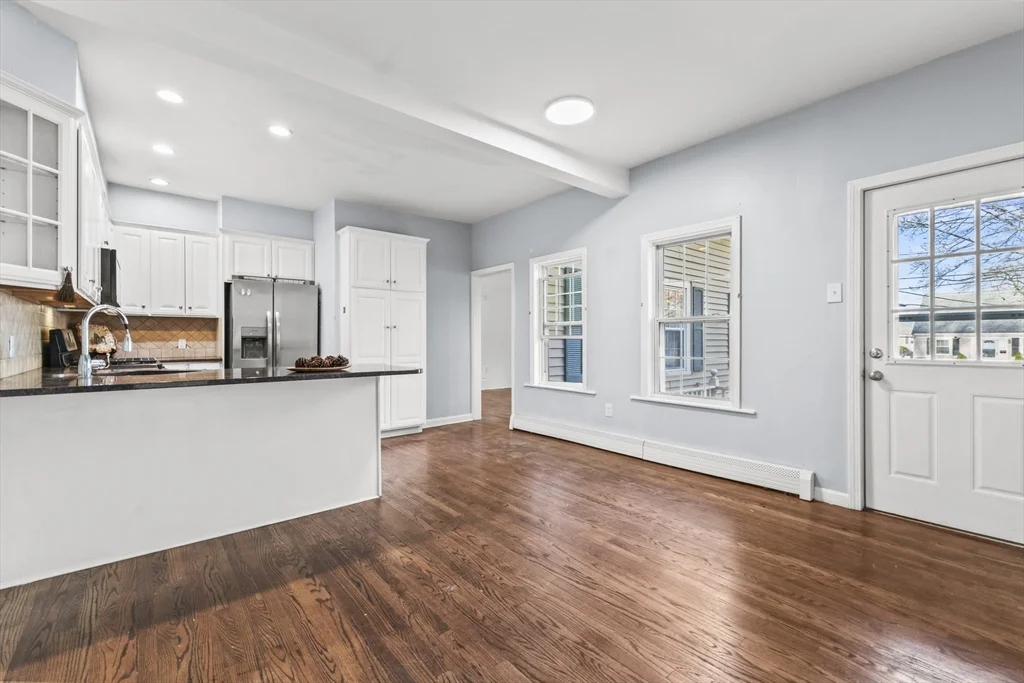 1142 Washington St, Whitman