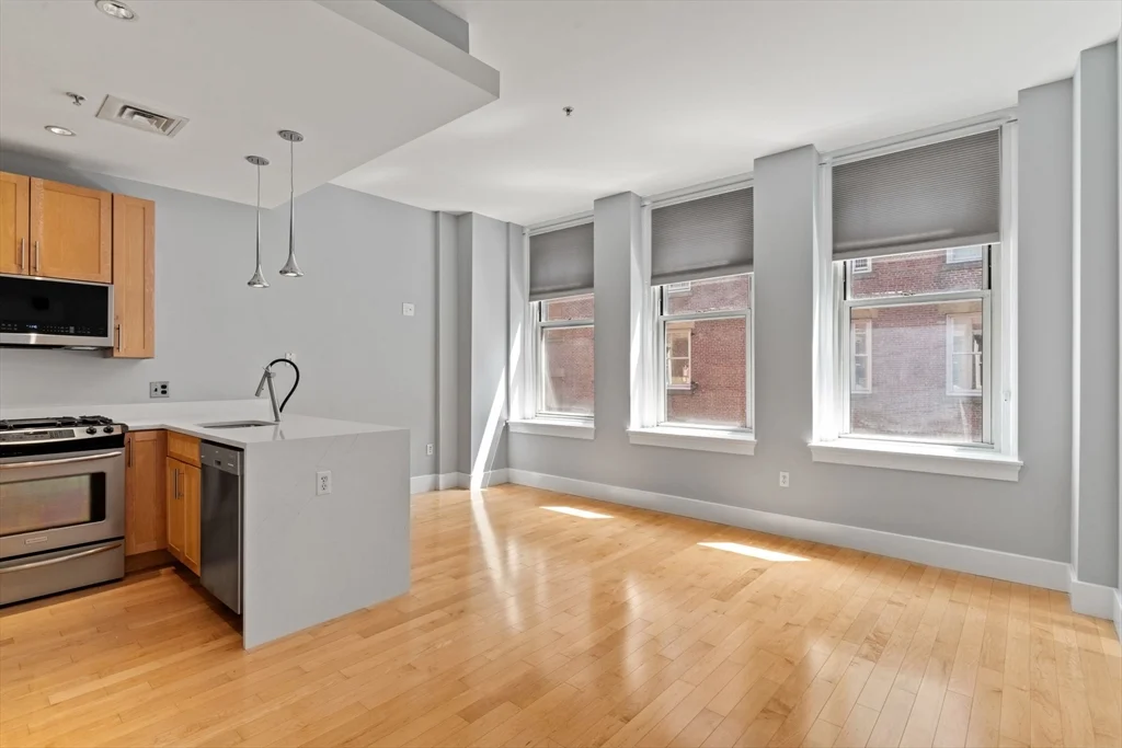 70 Lincoln, Leather District