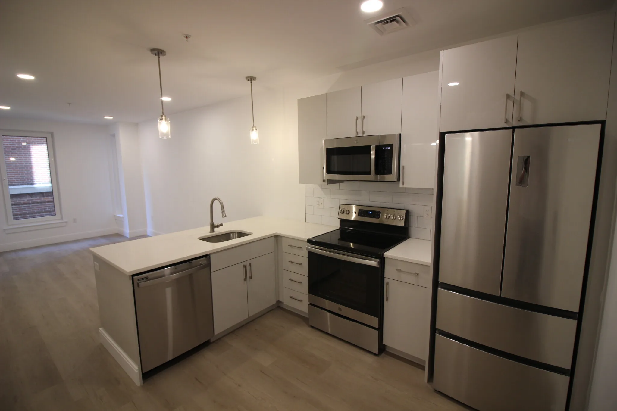 1 Newcomb St, Roxbury