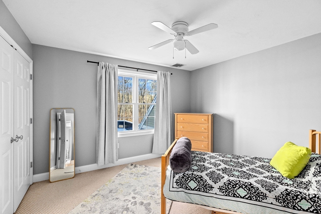 13 King Philip Way, East Freetown