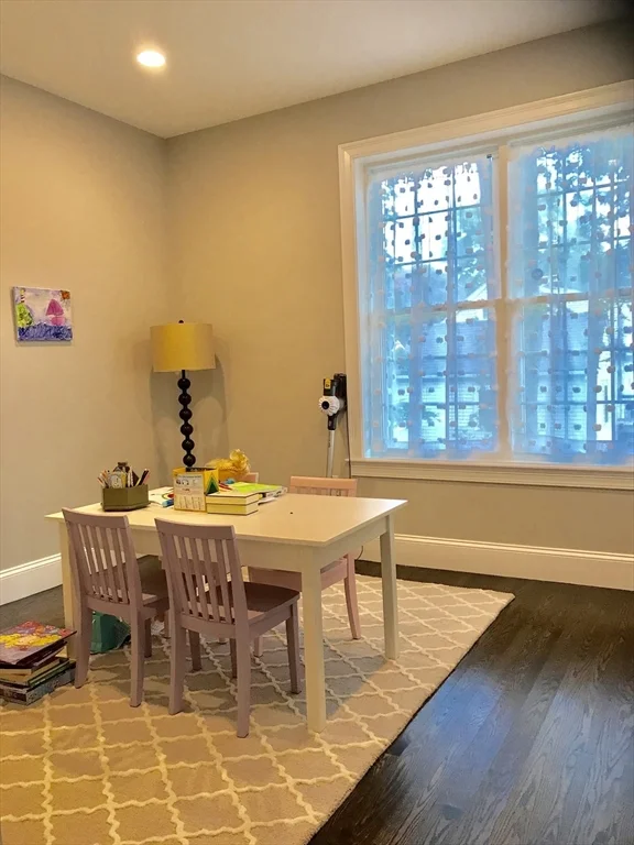 301 Linden St, Wellesley