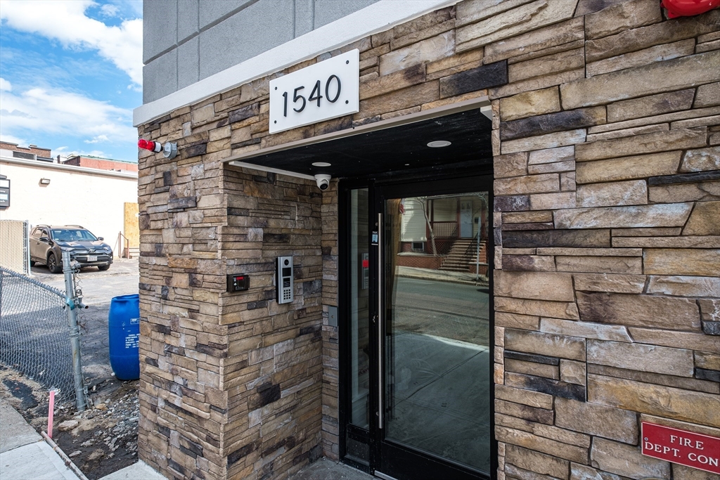 1540 North Shore Rd, Revere