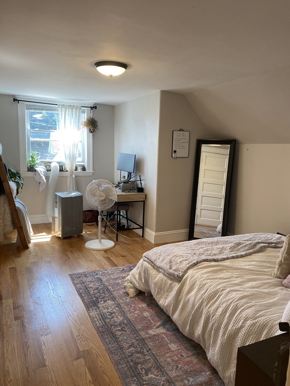 129 Brooks St, Oak Square