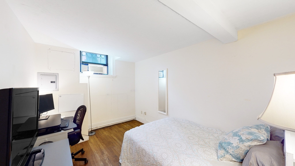 137 Peterborough St, Fenway