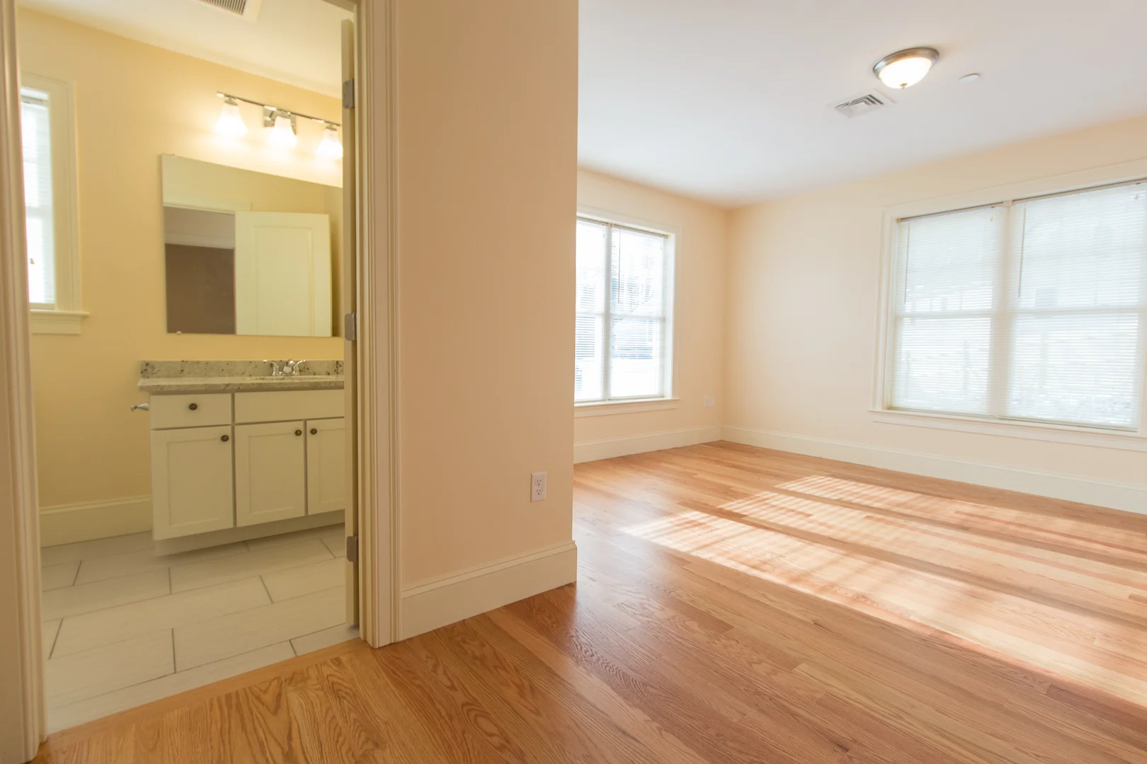 5165 Washington St, West Roxbury