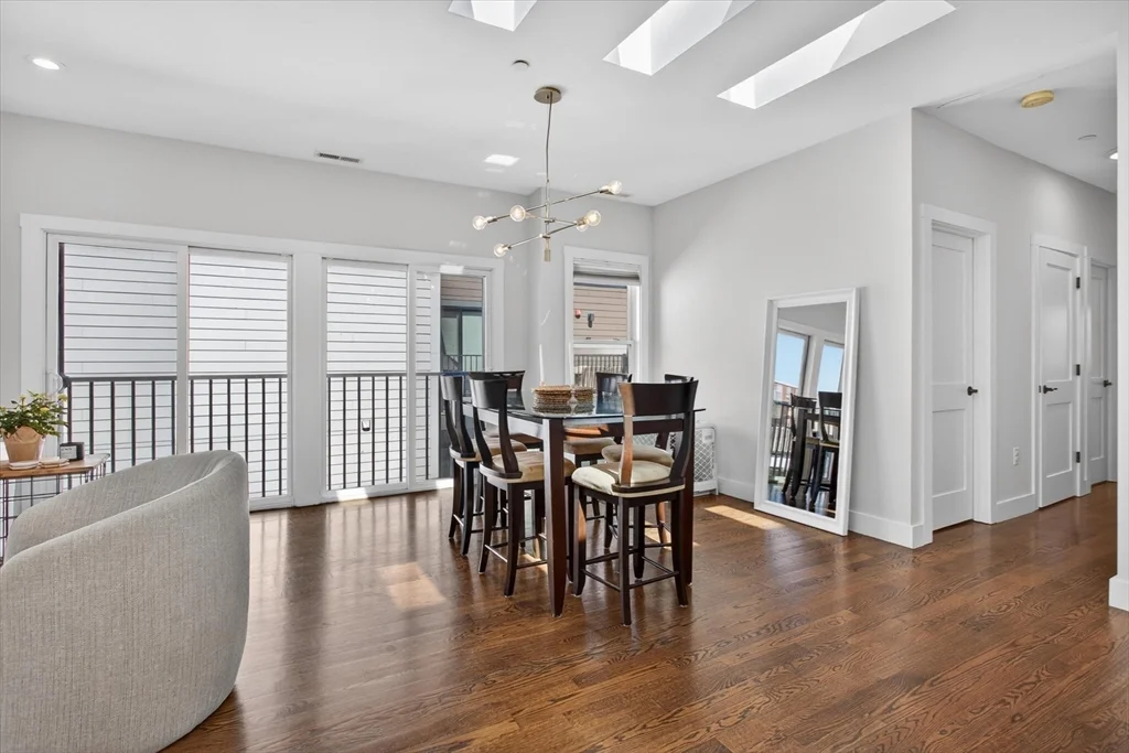 15 W Bellflower St, South Boston