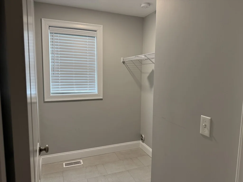 5 Pauline Way, Lakeville