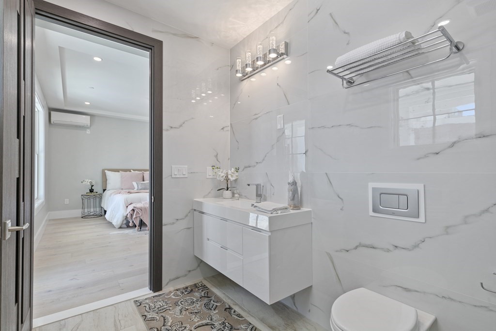 88 Dover St, Davis Square