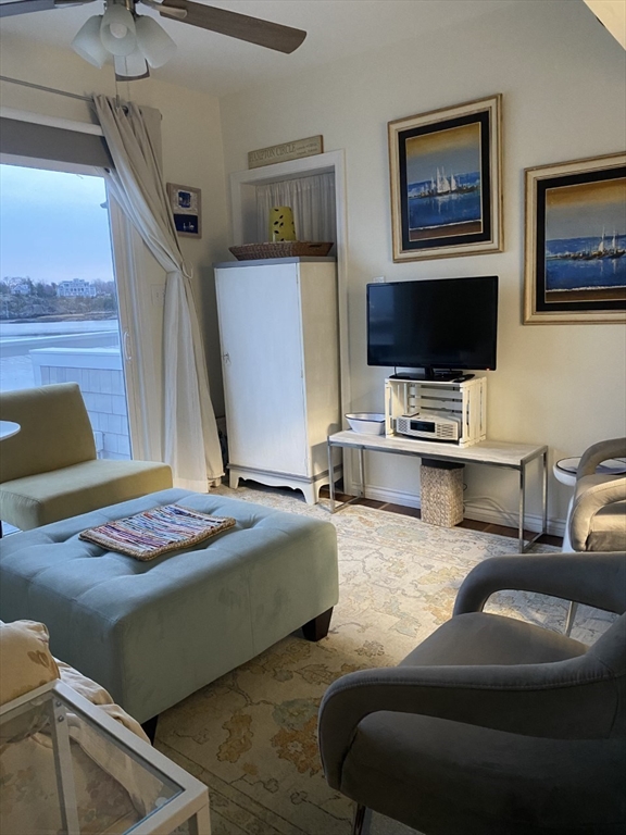 31 Hampton Cir, Hampton Hill