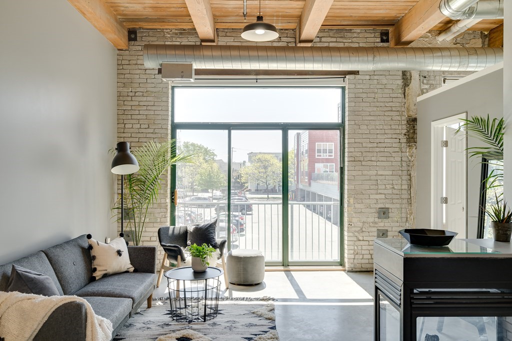 43 Charlton, Everett