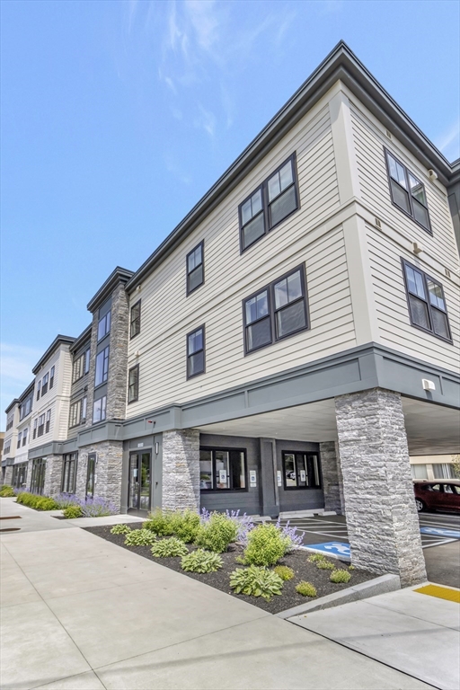 1000 Washington St, Dedham