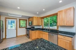 63 Pierrepont Rd, Newton Lower Falls