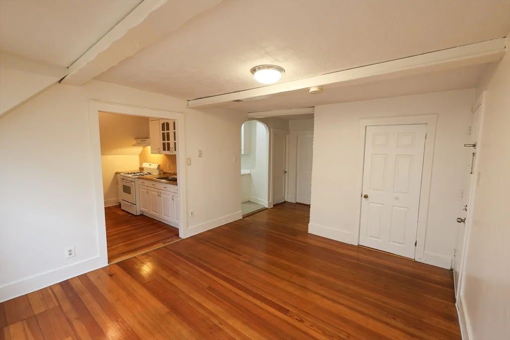 498 Whipple St, Fall River