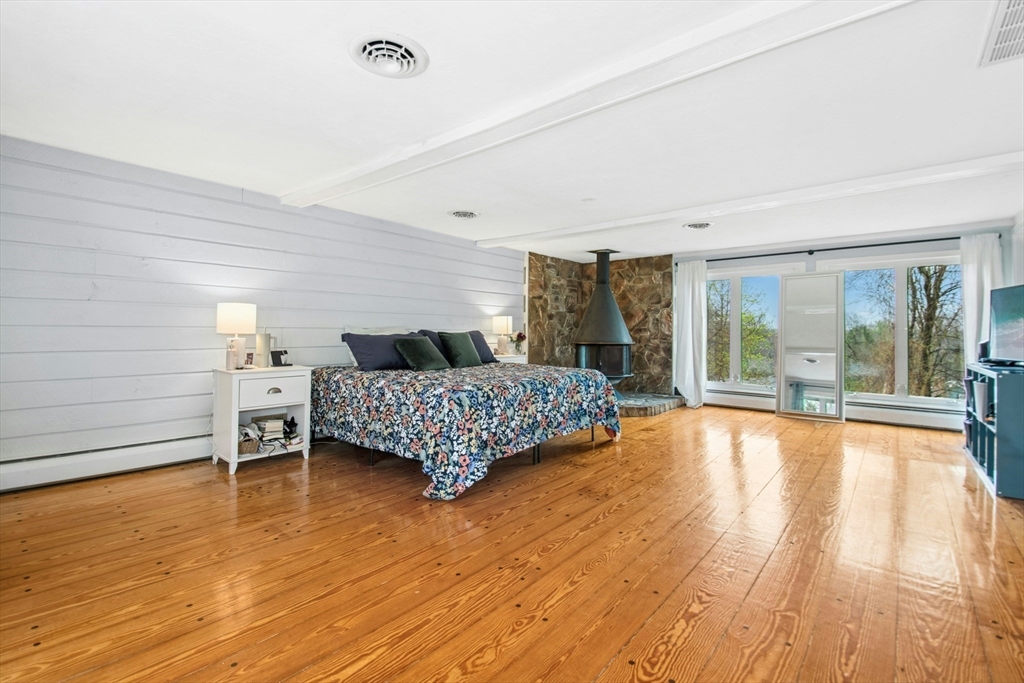 67 S Oxford Rd, Millbury