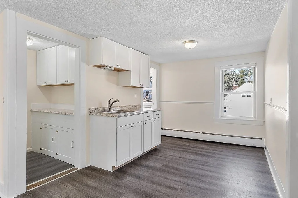 8 Main St, Pepperell