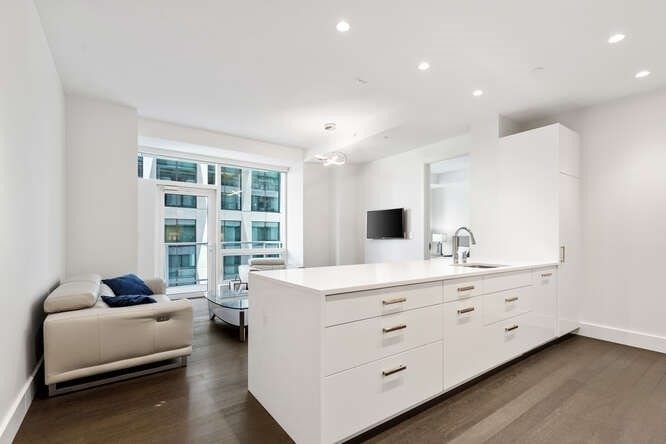 50 Liberty Dr, Seaport District