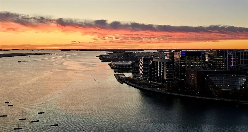 85 E India Row, Waterfront