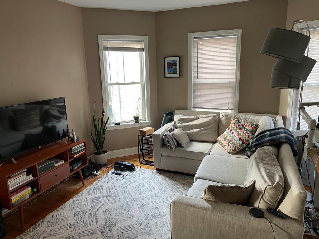 1 bed, 1 bath apartment for rent at 32 Fellsway Unit 2, Winter Hill — photo 2 of 8