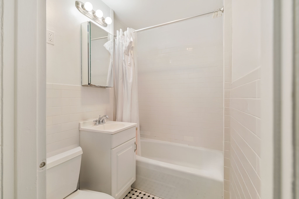 5 N Margin St, North End