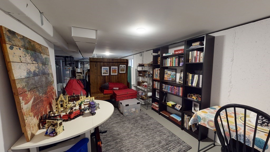 15 Roberts Rd, Harvard Square